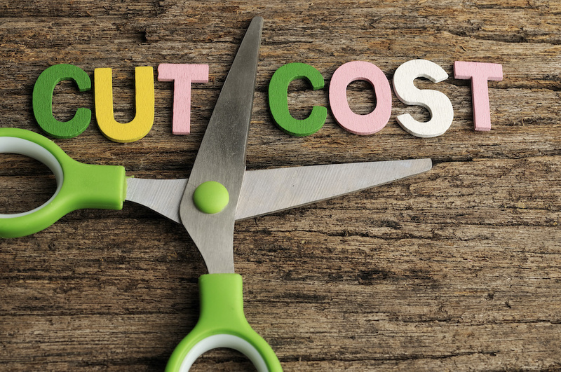 Doanh nghiệp có thể cắt giảm chi phí sản xuất để tăng lợi nhuận (Profit) thu về